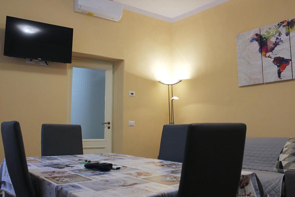 The Walls Apartment Lucca Exterior foto
